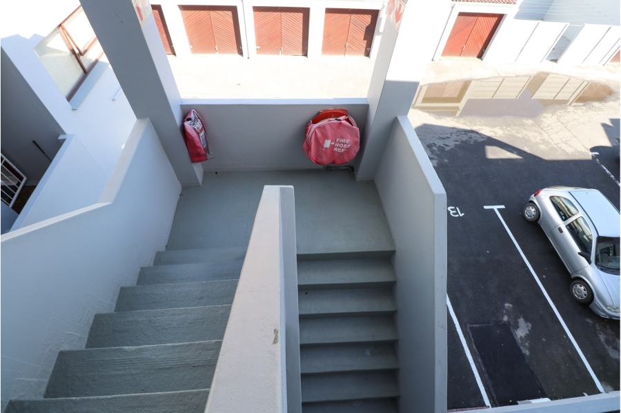 1 Bedroom Property for Sale in Table View Western Cape